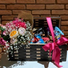 thumb-bau-rustico-com-flores-e-chocolates-1