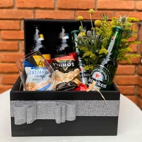 thumb-box-com-flor-cervejas-castanhas-e-taca-0