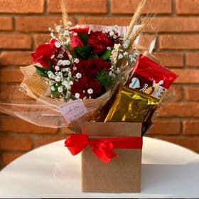 thumb-mini-caixa-com-flores-e-chocolates-0